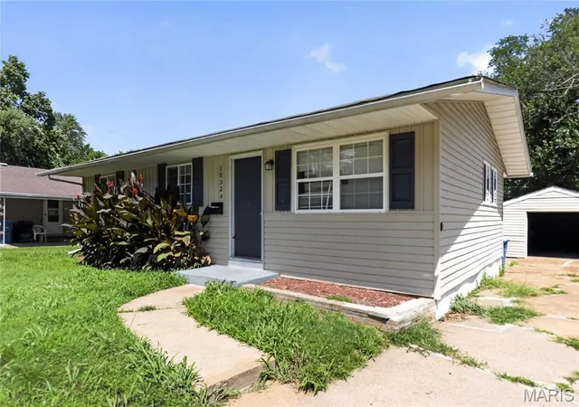 Photo 3 of Sale Pending at 10324 Durness Dr, St Louis, MO 63137 | MLS# MIS26041241 | Listing updated on 2026-10-27