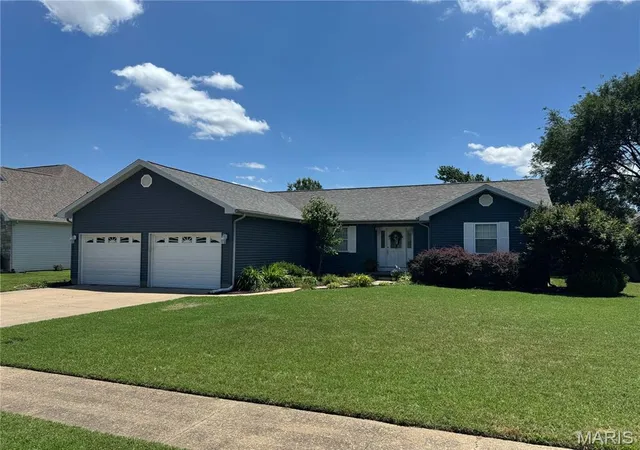 Homes for sale in Sikeston, MO | 921 Bucklin Circle, Sikeston, MO 63801 | MLS# MIS26041247