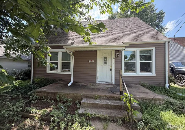 Homes for sale in Lebanon, MO | 817 N Adams Ave, Lebanon, MO 65536 | MLS# MIS26041255