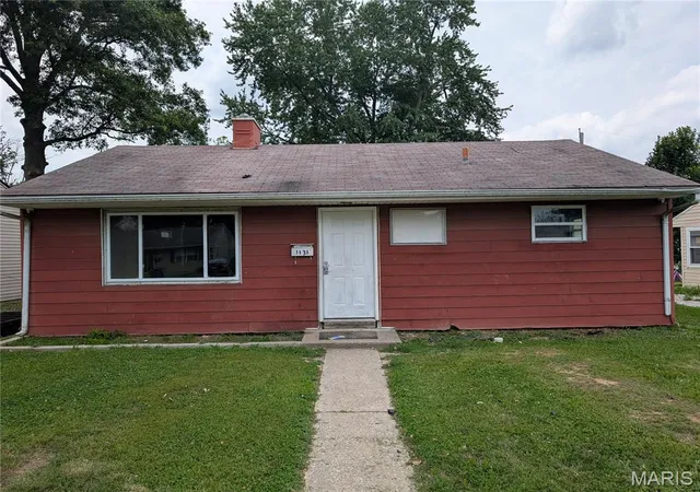 Homes for sale in Belleville, IL | 1138 Lilac Dr, Belleville, IL 62220 | MLS# MIS26041271