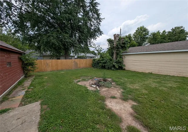 Homes for sale in Belleville, IL | 1138 Lilac Dr, Belleville, IL 62220 | MLS# MIS26041271