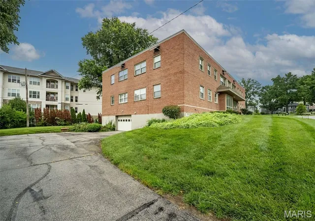 39th image of 1 Delcrest Ct #203, Saint Louis, MO 63124 | MLS# MIS26041285