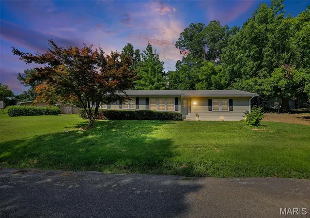 Homes for sale in Collinsville, IL | 906 Hadley St, Collinsville, IL 62234 | MLS# MIS26041286