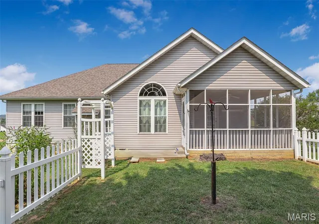Photo 3 of Single family home for sale at 1 Dogwood Ct, Fredericktown, MO 63645 | MLS# MIS26041289 | Listing updated on 2026-10-05
