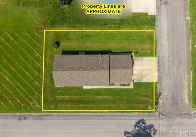 Photo 2 of Sale Pending at 2204 Brian St, Vandalia, IL 62471 | MLS# MIS26041293 | Listing updated on 2026-08-25