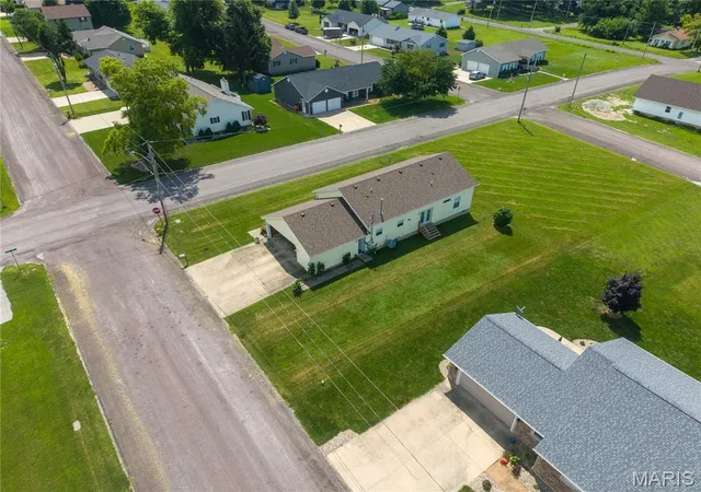 Photo 4 of Sale Pending at 2204 Brian St, Vandalia, IL 62471 | MLS# MIS26041293 | Listing updated on 2026-08-25
