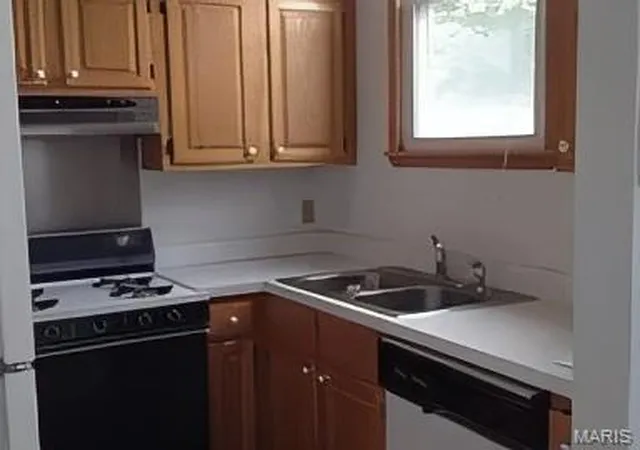 Photo 3 of Townhouse for sale at 1217 N 11th St #1217, Saint Louis, MO 63106 | MLS# MIS26041296 | Listing updated on 2026-06-30