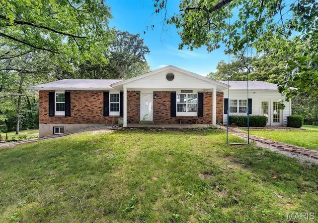 Homes for sale in St Clair, MO | 221 Katherine Ln, St Clair, MO 63077 | MLS# MIS26041301