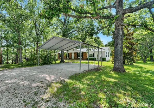 Homes for sale in St Clair, MO | 221 Katherine Ln, St Clair, MO 63077 | MLS# MIS26041301