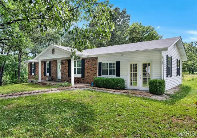 Homes for sale in St Clair, MO | 221 Katherine Ln, St Clair, MO 63077 | MLS# MIS26041301