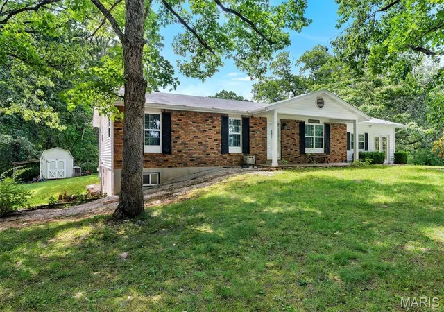 Homes for sale in St Clair, MO | 221 Katherine Ln, St Clair, MO 63077 | MLS# MIS26041301