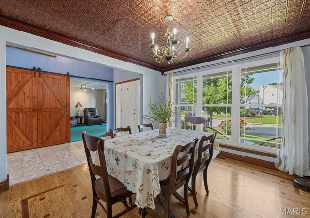3rd image of 301 Arlington Glen Ct, Fenton, MO 63026 | MLS# MIS26041307