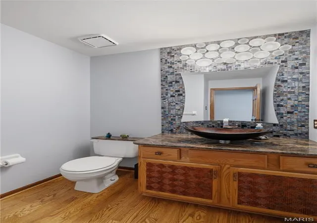 5th image of 301 Arlington Glen Ct, Fenton, MO 63026 | MLS# MIS26041307