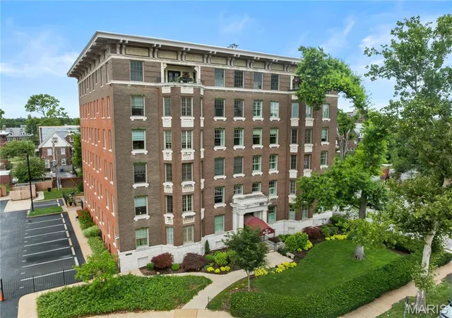 Photo 2 of Condo for sale at 5290 Waterman #2E, Saint Louis, MO 63108 | MLS# MIS26041312 | Listing updated on 2026-06-29