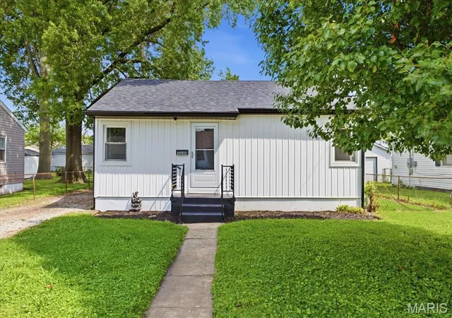 Homes for sale in Granite City, IL | 2648 Center St, Granite City, IL 62040 | MLS# MIS26041314