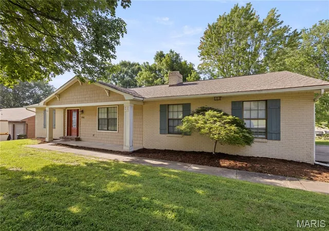 Photo 2 of Sale Pending at 1542 Saratoga St, Cape Girardeau, MO 63701 | MLS# MIS26041325 | Listing updated on 2026-09-03