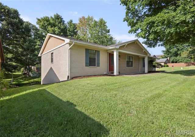 Photo 3 of Sale Pending at 1542 Saratoga St, Cape Girardeau, MO 63701 | MLS# MIS26041325 | Listing updated on 2026-09-03