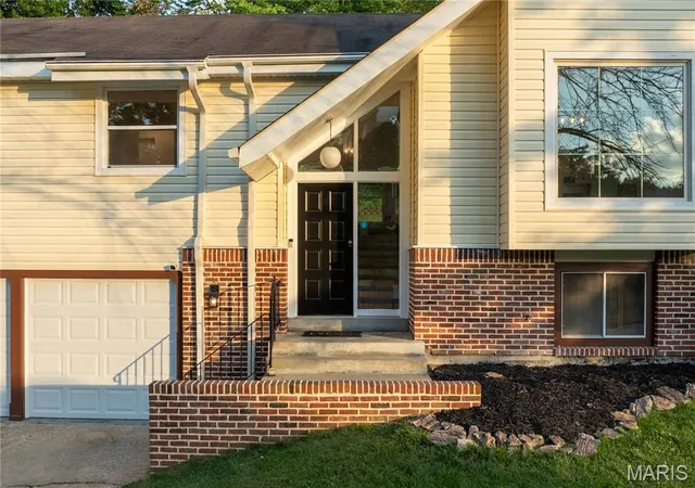2nd image of 6938 Jamestown Way Dr, Florissant, MO 63033 | MLS# MIS26041333