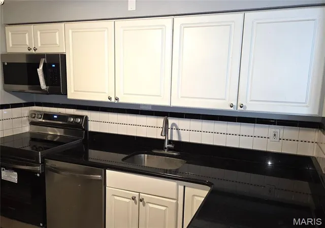 Photo 3 of Single family home for sale at 10054 Hedge Dr, Saint Louis, MO 63137 | MLS# MIS26041341 | Listing updated on 2026-10-27