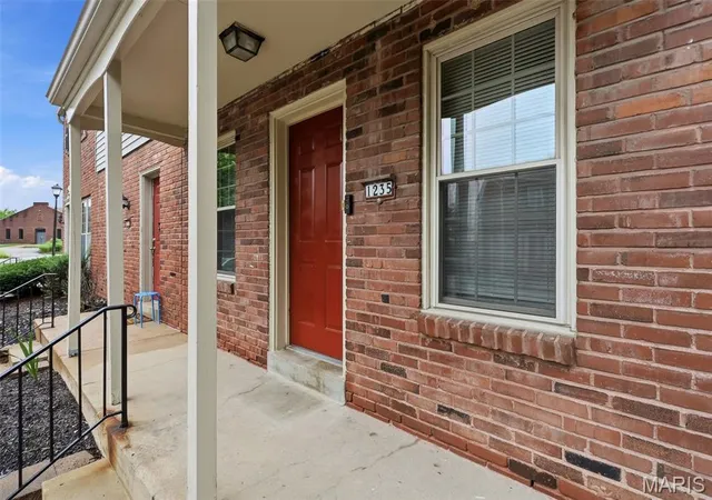 3rd image of 1235 Clarkson Ct #1235, Ellisville, MO 63011 | MLS# MIS26041343