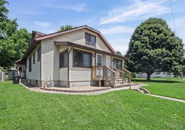 3rd image of 1411 N Charles St, Belleville, IL 62221 | MLS# MIS26041357