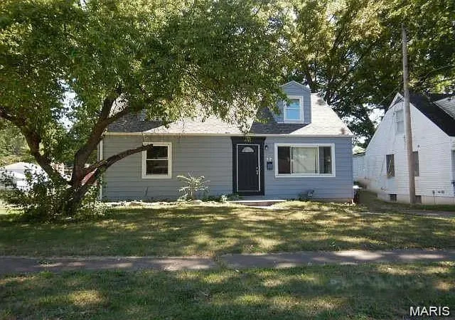 Homes for sale in Ferguson, MO | 17 Godfrey Ln, Ferguson, MO 63135 | MLS# MIS26041358