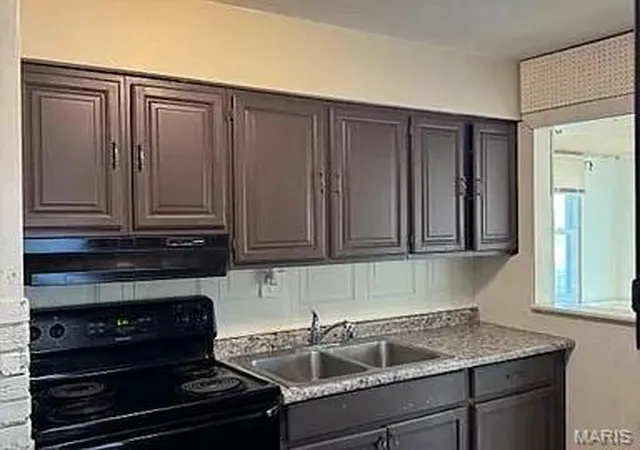 Homes for sale in Ferguson, MO | 17 Godfrey Ln, Ferguson, MO 63135 | MLS# MIS26041358