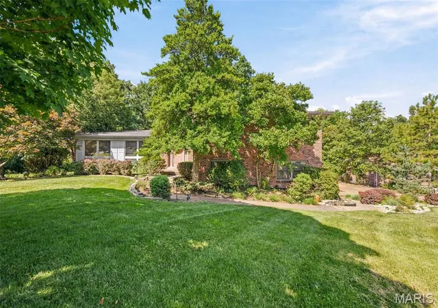 Homes for sale in Saint Louis, MO | 10806 Forest Circle Dr, Saint Louis, MO 63128 | MLS# MIS26041359