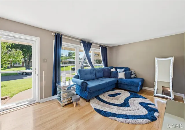 4th image of 350 Saint Patrick Ln, Florissant, MO 63031 | MLS# MIS26041371