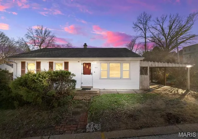 Homes for sale in Ferguson, MO | 504 Robert Ave, Ferguson, MO 63135 | MLS# MIS26041375