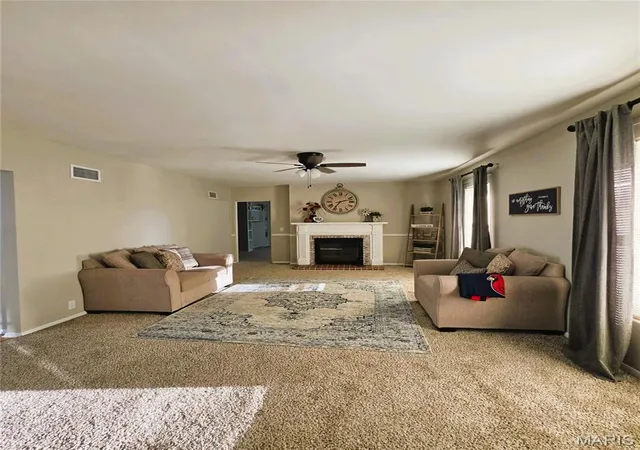 Photo 4 of Single family home for sale at 1406 Rosedale Ln, Poplar Bluff, MO 63901 | MLS# MIS26041378 | Listing updated on 2026-10-05