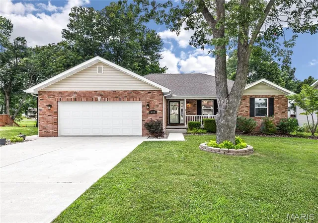 Homes for sale in Edwardsville, IL | 415 High Point Dr, Edwardsville, IL 62025 | MLS# MIS26041394