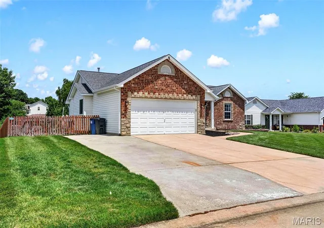 Homes for sale in Troy, MO | 5 Glen Forest Ct, Troy, MO 63379 | MLS# MIS26041407