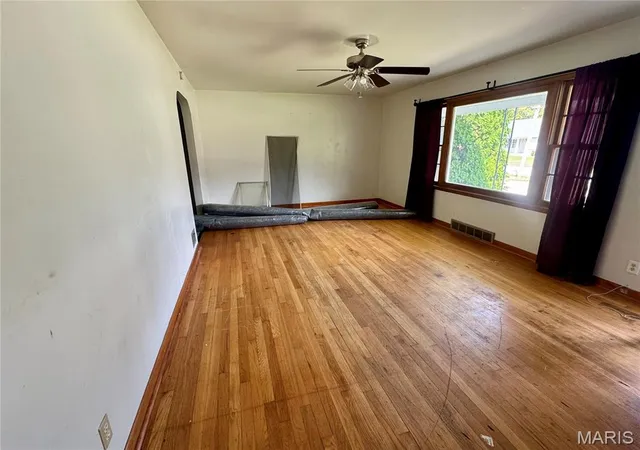 Photo 3 of Sale Pending at 308 Southside Ave, Warrenton, MO 63383 | MLS# MIS26041417 | Listing updated on 2026-09-01