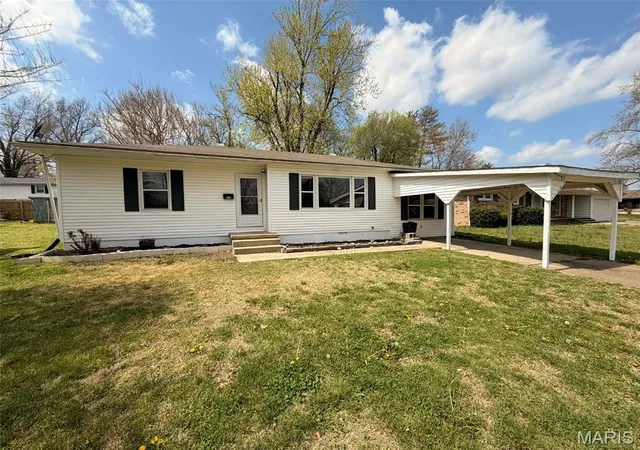 Homes for sale in Dexter, MO | 1014 S Woodland Dr, Dexter, MO 63841 | MLS# MIS26041426
