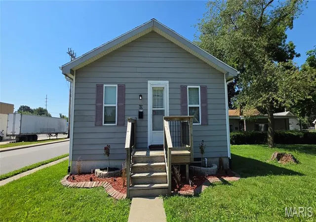 Homes for sale in O Fallon, IL | 519 E Washington St, O Fallon, IL 62269 | MLS# MIS26041427