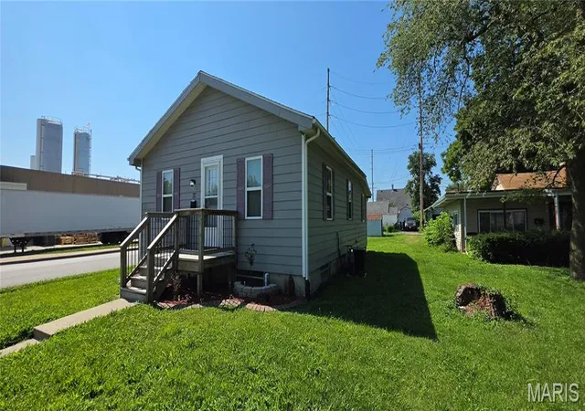 Homes for sale in O Fallon, IL | 519 E Washington St, O Fallon, IL 62269 | MLS# MIS26041427