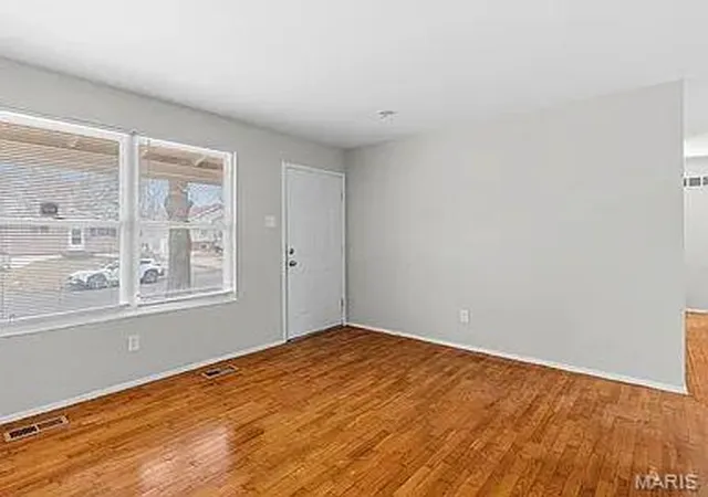 Photo 2 of Sale Pending at 10256 Lord Dr, St Louis, MO 63136 | MLS# MIS26041438 | Listing updated on 2026-10-29