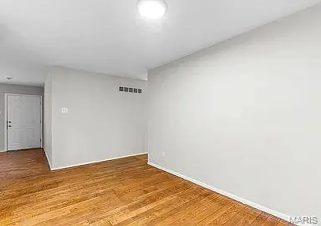 Photo 3 of Sale Pending at 10256 Lord Dr, St Louis, MO 63136 | MLS# MIS26041438 | Listing updated on 2026-10-29
