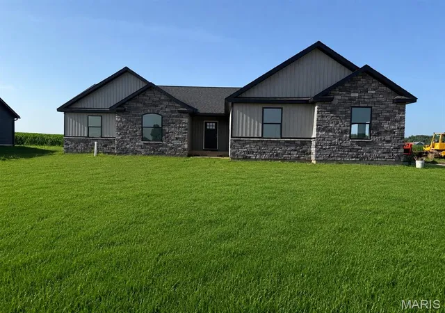 Homes for sale in Jerseyville, IL | 1006 Brianna Court, Jerseyville, IL 62052 | MLS# MIS26041439