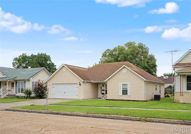 Homes for sale in Chaffee, MO | 217 Elliott Ave, Chaffee, MO 63740 | MLS# MIS26041443
