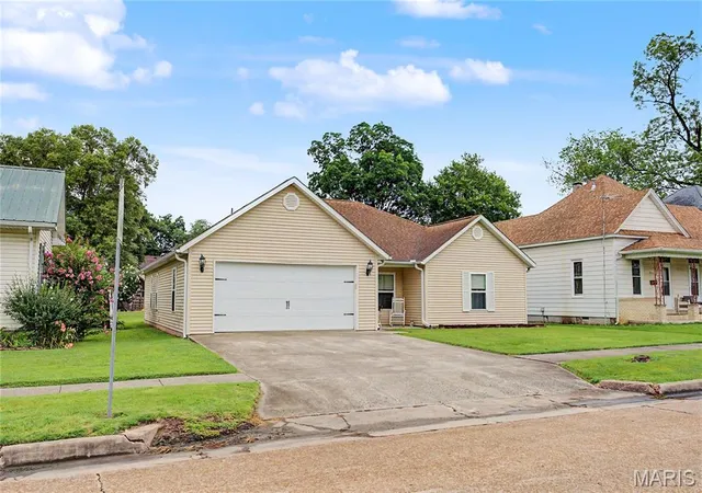 Homes for sale in Chaffee, MO | 217 Elliott Ave, Chaffee, MO 63740 | MLS# MIS26041443