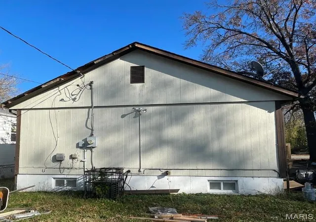 Photo 2 of Sale Pending at 10053 Monarch Dr, St Louis, MO 63136 | MLS# MIS26041444 | Listing updated on 2026-10-29
