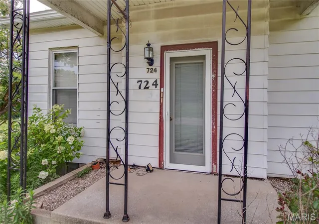 Homes for sale in Carlinville, IL | 724 S Plum St, Carlinville, IL 62626 | MLS# MIS26041446
