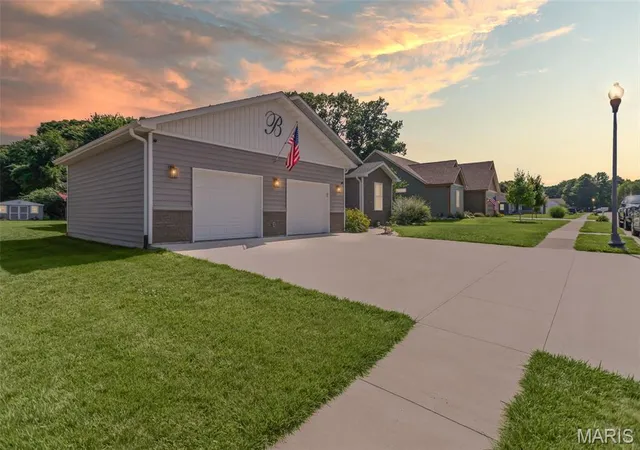 Homes for sale in Grafton, IL | 419 Sandpiper Ln, Grafton, IL 62037 | MLS# MIS26041455