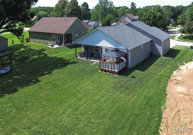 Homes for sale in Grafton, IL | 419 Sandpiper Ln, Grafton, IL 62037 | MLS# MIS26041455