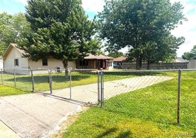 Homes for sale in Lebanon, MO | 400 Farmers Ln, Lebanon, MO 65536 | MLS# MIS26041458