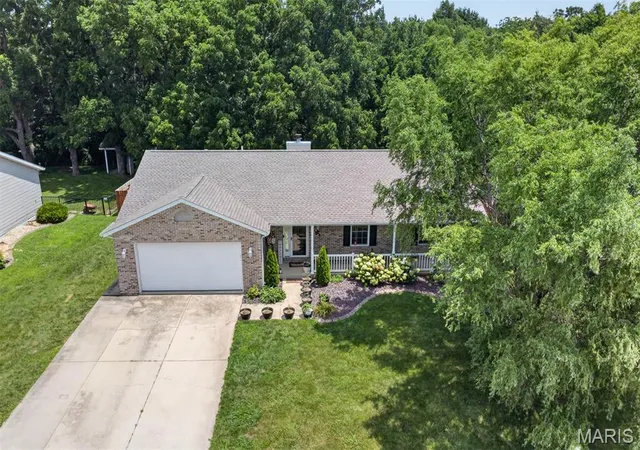 Photo 1 of Single family home for sale at 4826 Cedar Spring Dr, Highland, IL 62249 | MLS# MIS26041461 | Listing updated on 2026-09-13