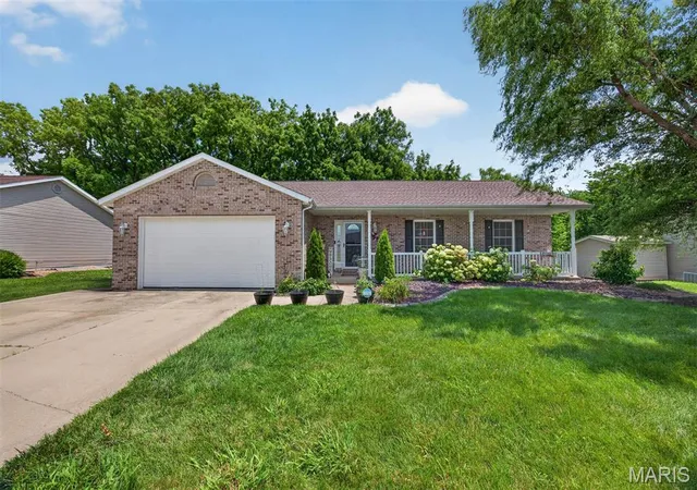 Photo 2 of Single family home for sale at 4826 Cedar Spring Dr, Highland, IL 62249 | MLS# MIS26041461 | Listing updated on 2026-09-13
