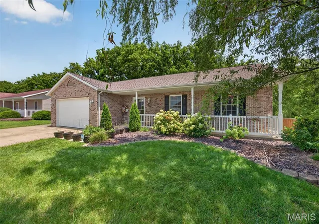 Photo 2 of Single family home for sale at 4826 Cedar Spring Dr, Highland, IL 62249 | MLS# MIS26041461 | Listing updated on 2026-09-13
